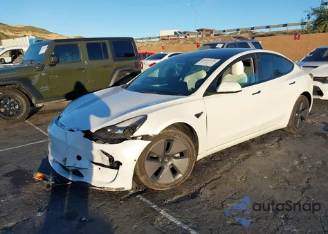 2022 Tesla Model 3 Long Range Dual Motor All-Wheel Drive z USA, uszkodzony, nr VIN 5YJ3E1EB6NF267375